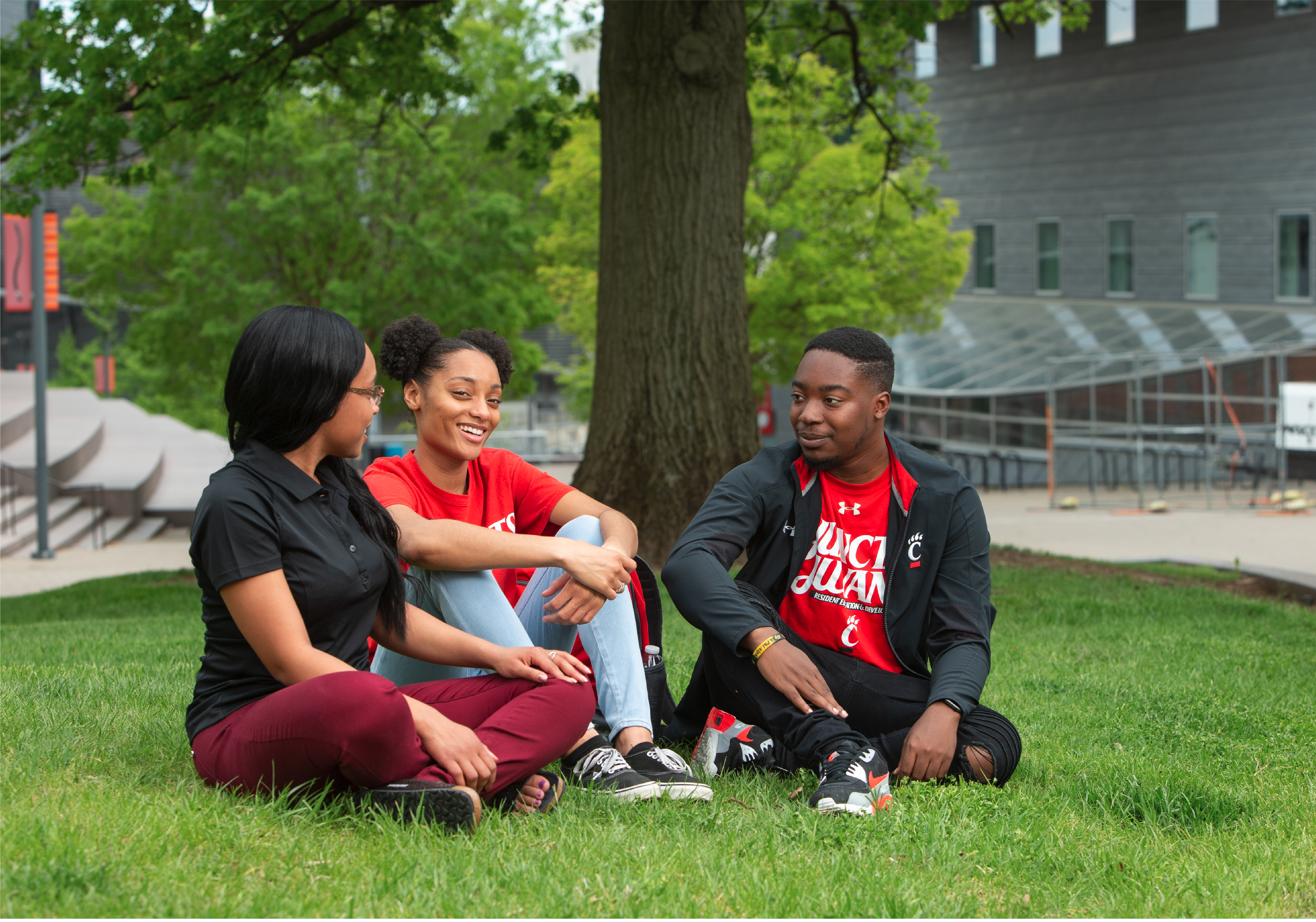 Group of US students sitting and talking