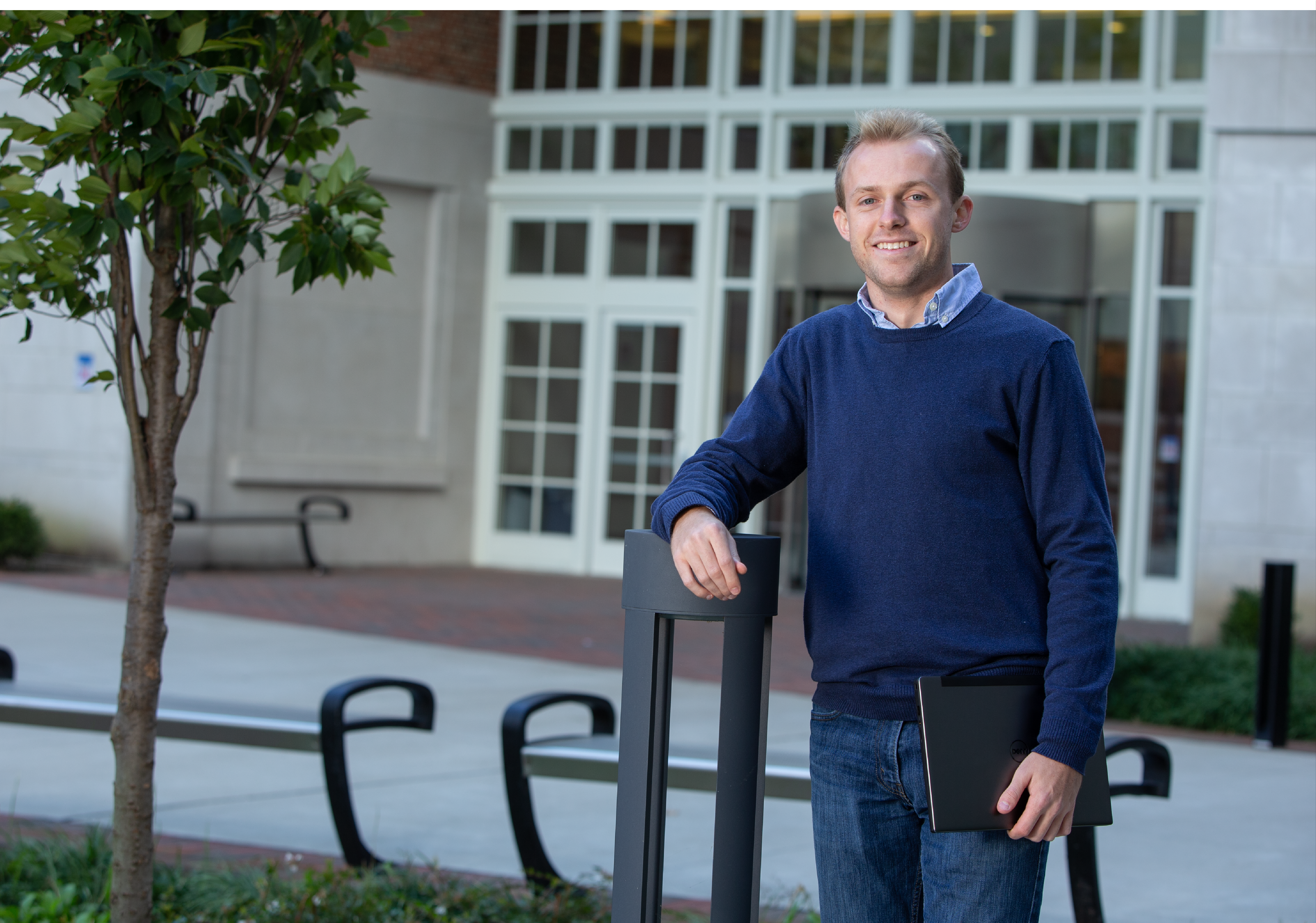 IT student taking online courses