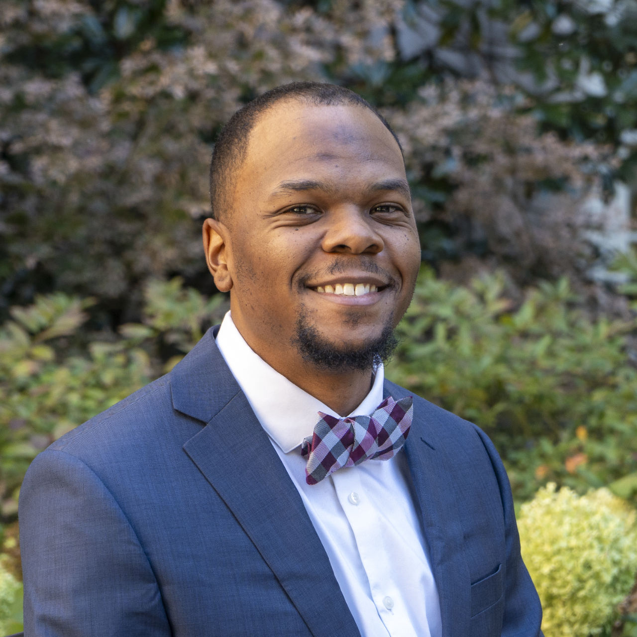 Headshot of Nick Graves